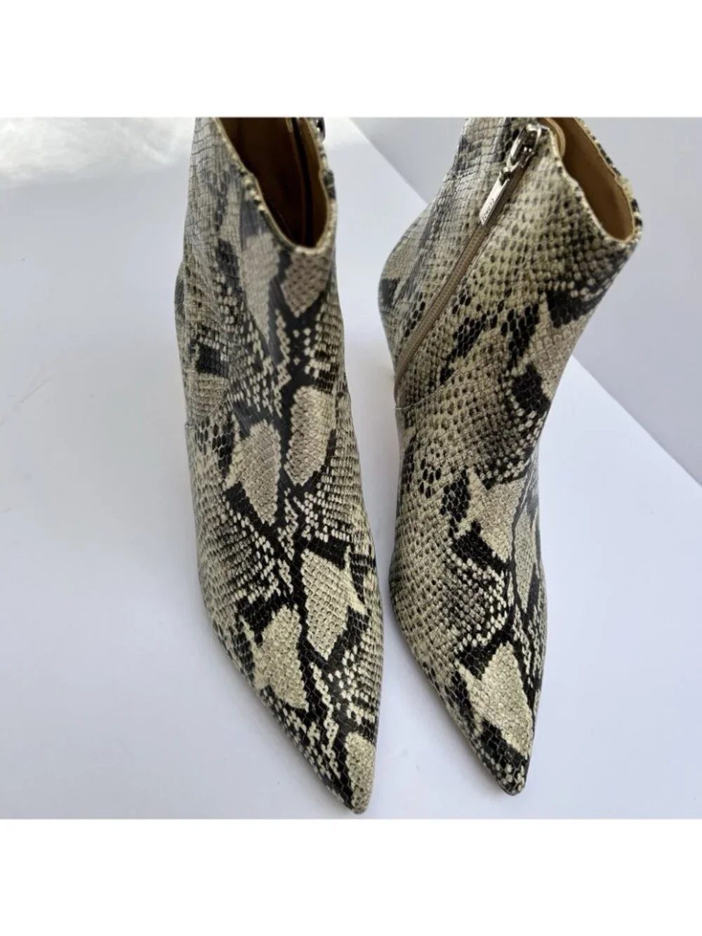 Schutz Leather Bette Snake-Embossed Snakeskin Print Heeled Booties Size 8 Boots